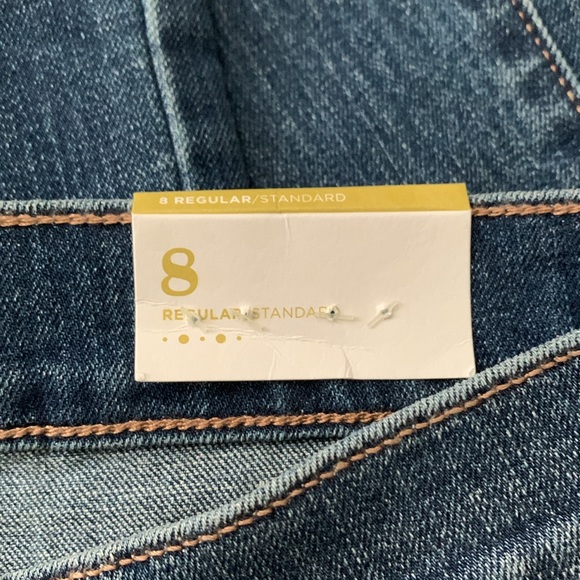 NWT Old Navy mid-rise curvy boot cut jeans. Regular length size 8 - Picture 5 of 8